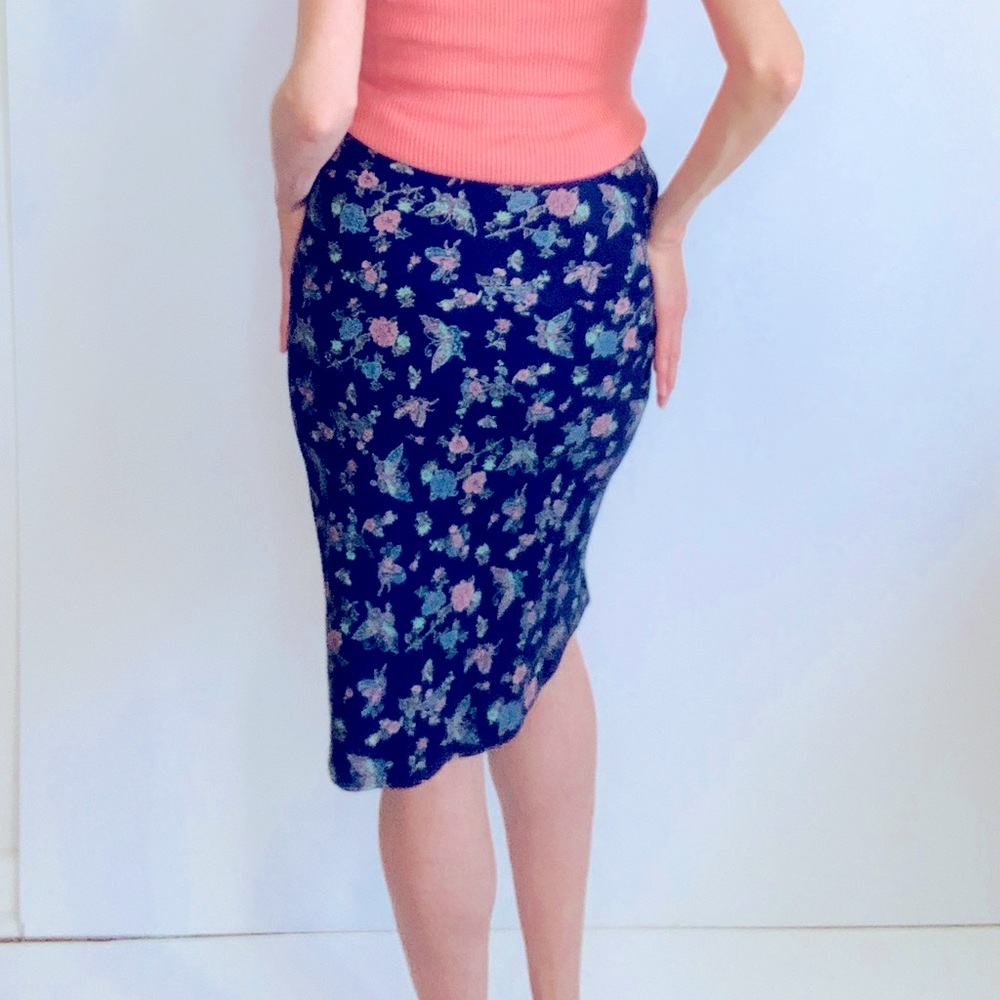 Stunning Vintage Free People (late 90’s) Skirt. Navy Blue W/ 🦋 and 🌸
